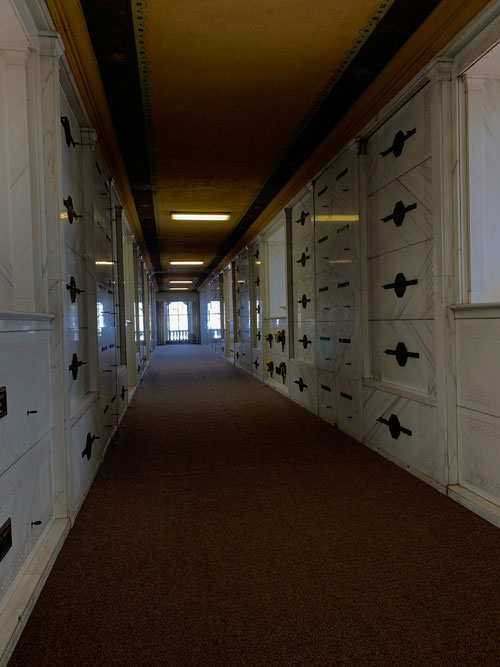 [Another hallway with the same
carpet and light fixtures but a painted ceiling and more more elaborate stone
walls.]